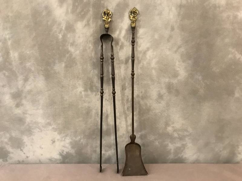 Set of a 19th-century iron and bronze shovel and pliers.