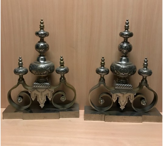 Important chenets en bronze argenté d'époque 19 ème