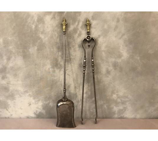 Set of a shovel and a pliers in iron and bronze from epoch 19th century