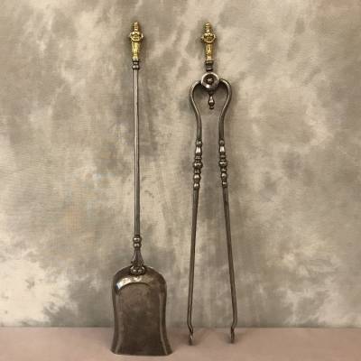 Set of a shovel and a pliers in iron and bronze from epoch 19th century