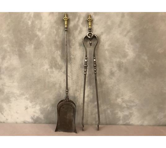 Set of a shovel and a pliers in iron and bronze from epoch 19th century