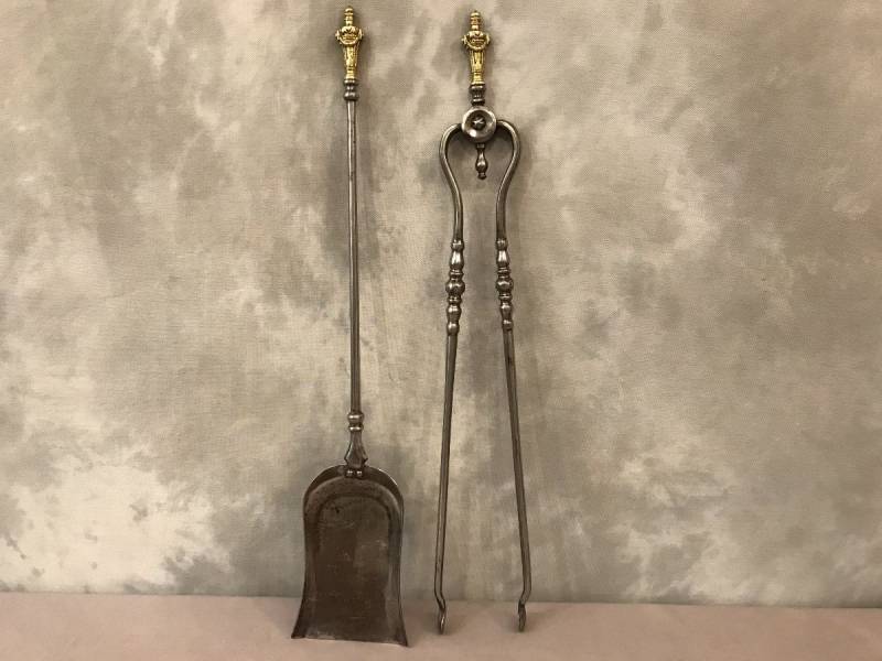Set of a shovel and a pliers in iron and bronze from epoch 19th century