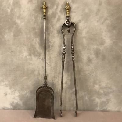 Set of a shovel and a pliers in iron and bronze from epoch 19th century