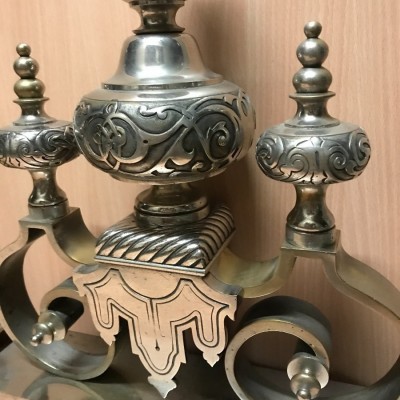 Important chenets en bronze argenté d'époque 19 ème