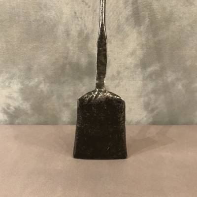 Grande pelle de cheminée ancienne en fer et bronze d'époque 17 ème