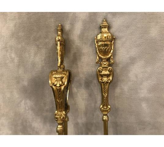 Ensemble d'une pelle et d'une pince de cheminée  en bronze et laiton d'époque 19 ème