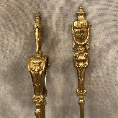 Ensemble d'une pelle et d'une pince de cheminée  en bronze et laiton d'époque 19 ème