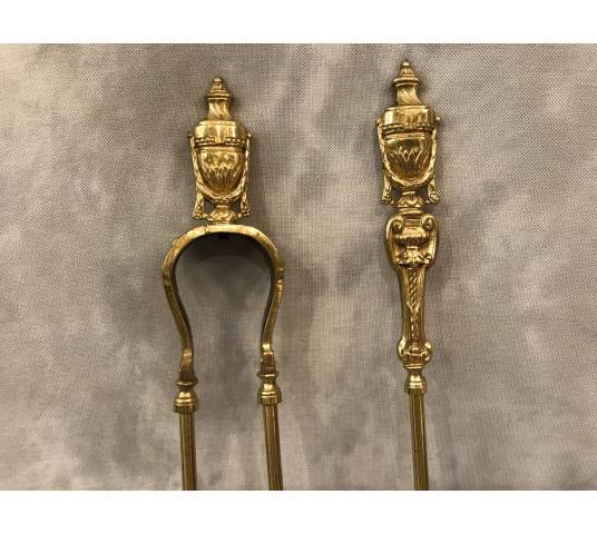 Ensemble d'une pelle et d'une pince de cheminée  en bronze et laiton d'époque 19 ème