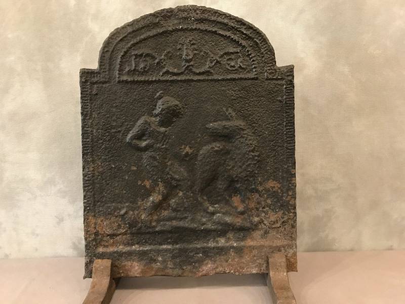 Small antique fireplace plate in vintage cast iron 18 th