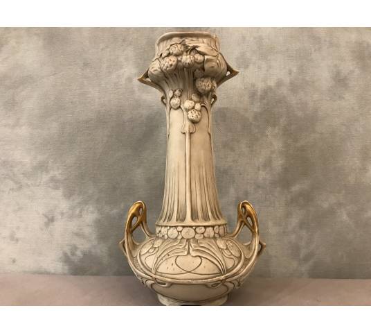 Vase Royal DUX Bohemia in period porcelain Art Nouveau