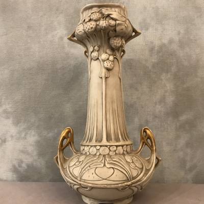 Vase Royal DUX Bohemia in period porcelain Art Nouveau