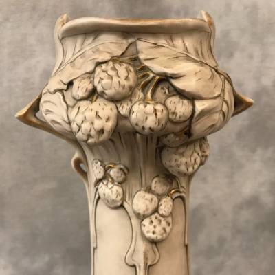 Vase Royal DUX Bohemia in period porcelain Art Nouveau