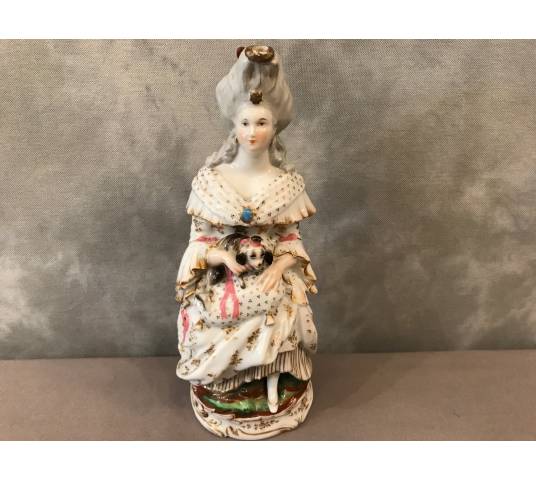 Tisanière personnage"Marquise au chien" en porcelaine de Vieux Paris d'époque 19 ème