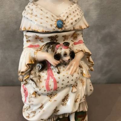 Tisanière character "Marquise au chien" en porcelaine de Vieux Paris d' epoch 19 ème