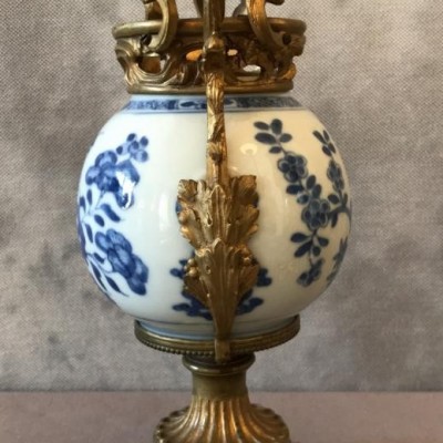 Pot en porcelaine et monture en bronze LXV 19ème
