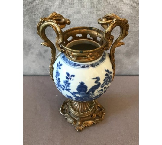 Pot en porcelaine et monture en bronze LXV 19ème