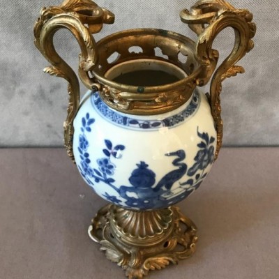 Pot en porcelaine et monture en bronze LXV 19ème