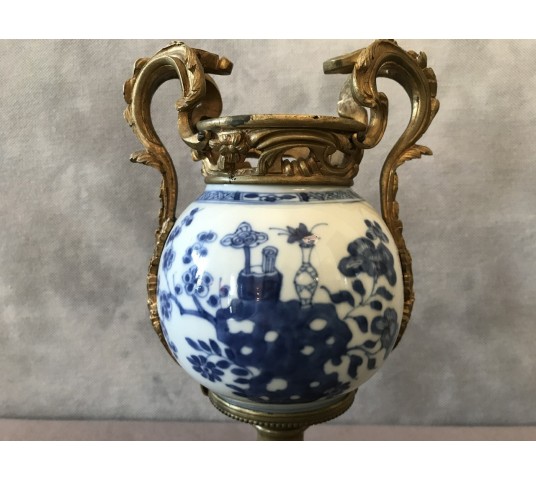 Pot en porcelaine et monture en bronze LXV 19ème
