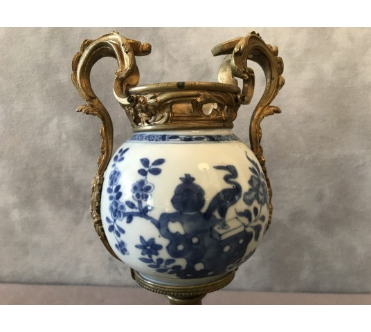 Pot en porcelaine et monture en bronze LXV 19ème