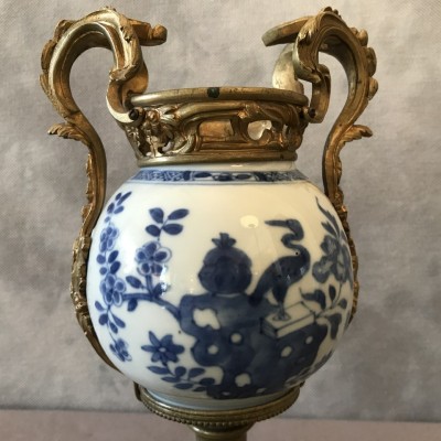Pot en porcelaine et monture en bronze LXV 19ème