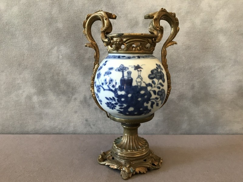 Pot en porcelaine et monture en bronze LXV 19ème