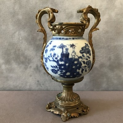 Pot en porcelaine et monture en bronze LXV 19ème