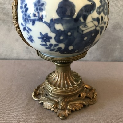 Pot en porcelaine et monture en bronze LXV 19ème