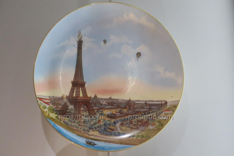 Grand plat tableau en porcelaine d'époque 19 ème de l'Exposition Universelle de 1900