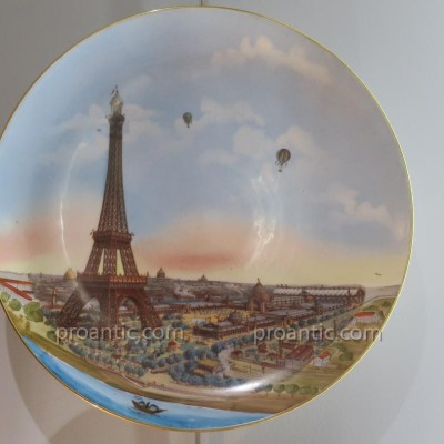 Grand plat tableau en porcelaine d'époque 19 ème de l'Exposition Universelle de 1900