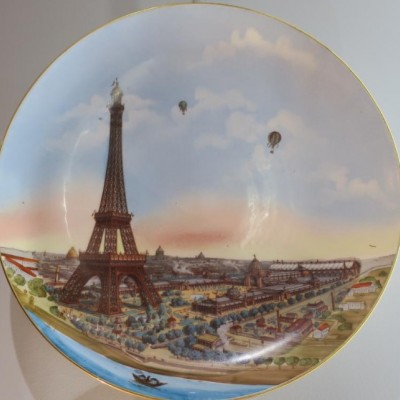 Grand plat tableau en porcelaine d'époque 19 ème de l'Exposition Universelle de 1900