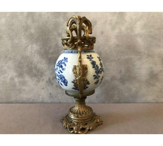 Pot en porcelaine et monture en bronze LXV 19ème