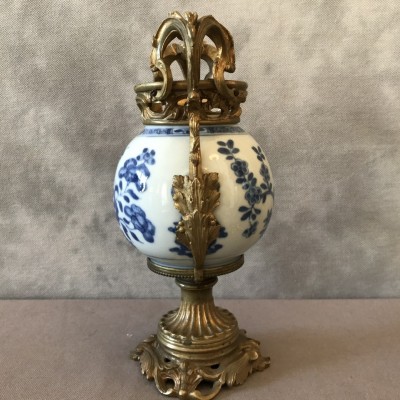 Pot en porcelaine et monture en bronze LXV 19ème