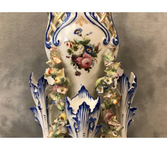 Vase en porcelaine de Vieux paris marqué Jacob Petit d'époque 19ème