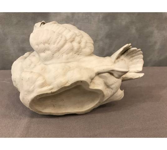 Petit cygne en porcelaine de biscuit d'époque 19 ème