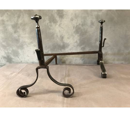 Paire de chenets en fer forgé d'époque 18 ème