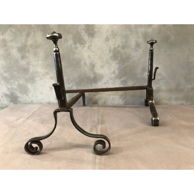 Paire de chenets en fer forgé d'époque 18 ème
