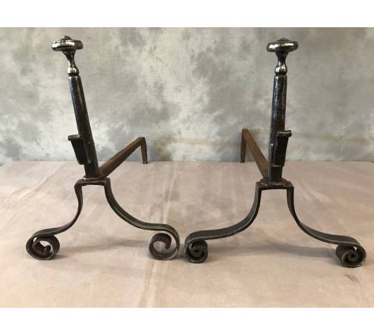Paire de chenets en fer forgé d'époque 18 ème