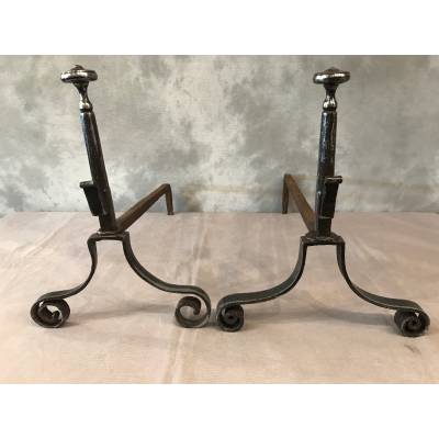 Paire de chenets en fer forgé d'époque 18 ème