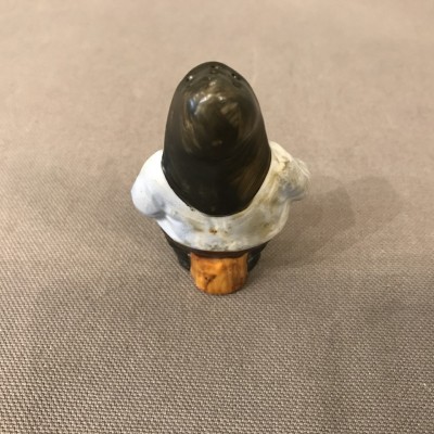 Salier Petit marin à la pipe en porcelain miniature d' epoch 19ème