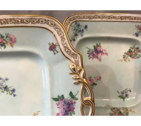 Paire de plat à gâteaux en porcelaine de Vieux Paris d'époque 19 ème