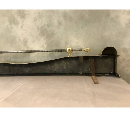 Beautiful and large chiselled bronze fireplace bar from early 19th century