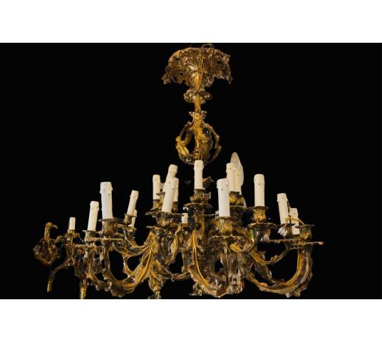 Important chandelier in gilded bronze 19 th of the Louis XV style