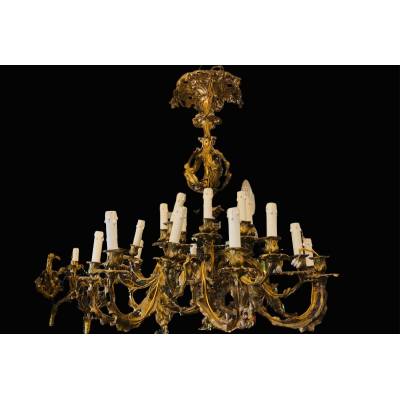 Important chandelier in gilded bronze 19 th of the Louis XV style