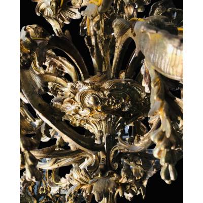 Important chandelier in gilded bronze 19 th of the Louis XV style