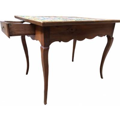 Table de milieu d'époque 18 ème en noyer massif