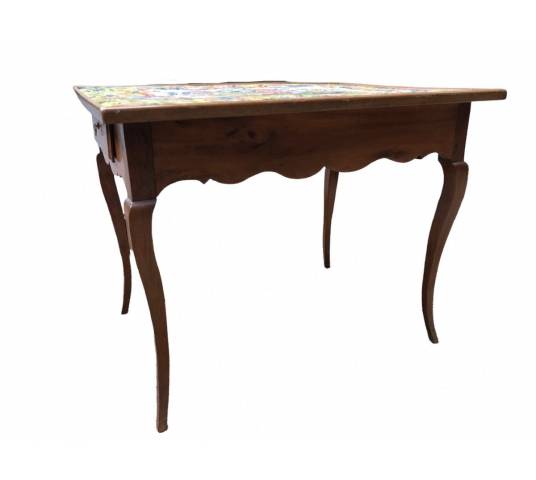 Period middle table 18 th in solid walnut