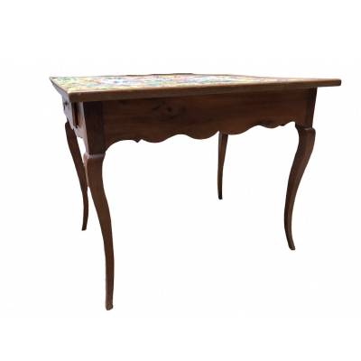 Period middle table 18 th in solid walnut