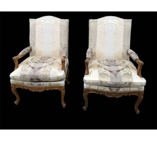 Paire de fauteuils de Louis XIV en noyer