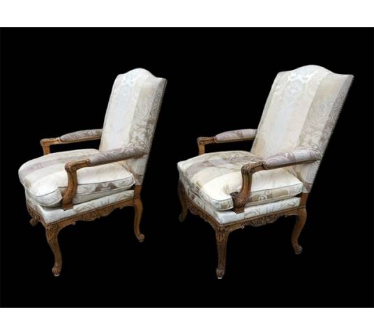 Pair of Louis XIV's armchairs in walnut