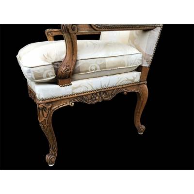 Paire de fauteuils de Louis XIV en noyer